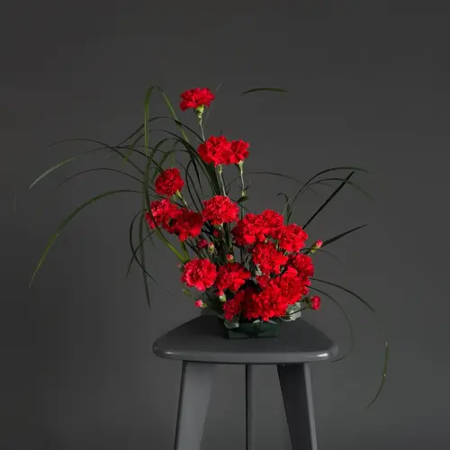 Цветочная композиция из гвоздик с берграссом