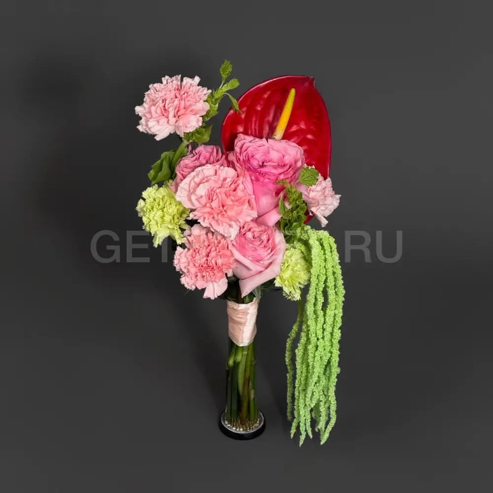 228836 Букет невесты из антуриума, роз и молюцеллы 