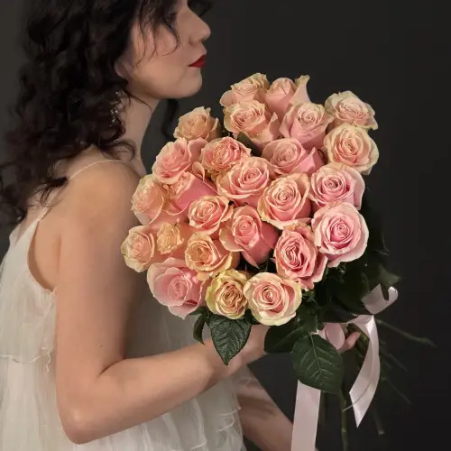 Букет из 25 нежно-розовых роз