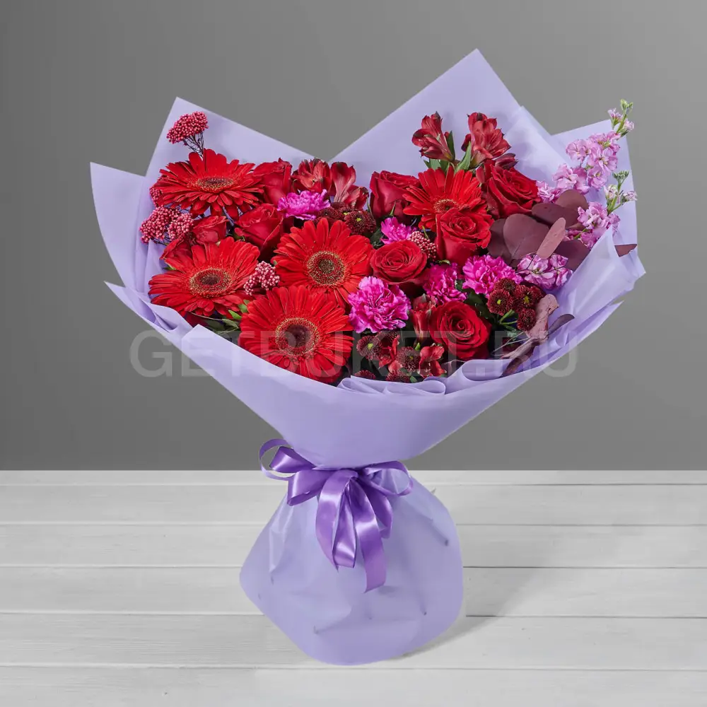 211669 Букет из красных гербер, роз и гвоздик 