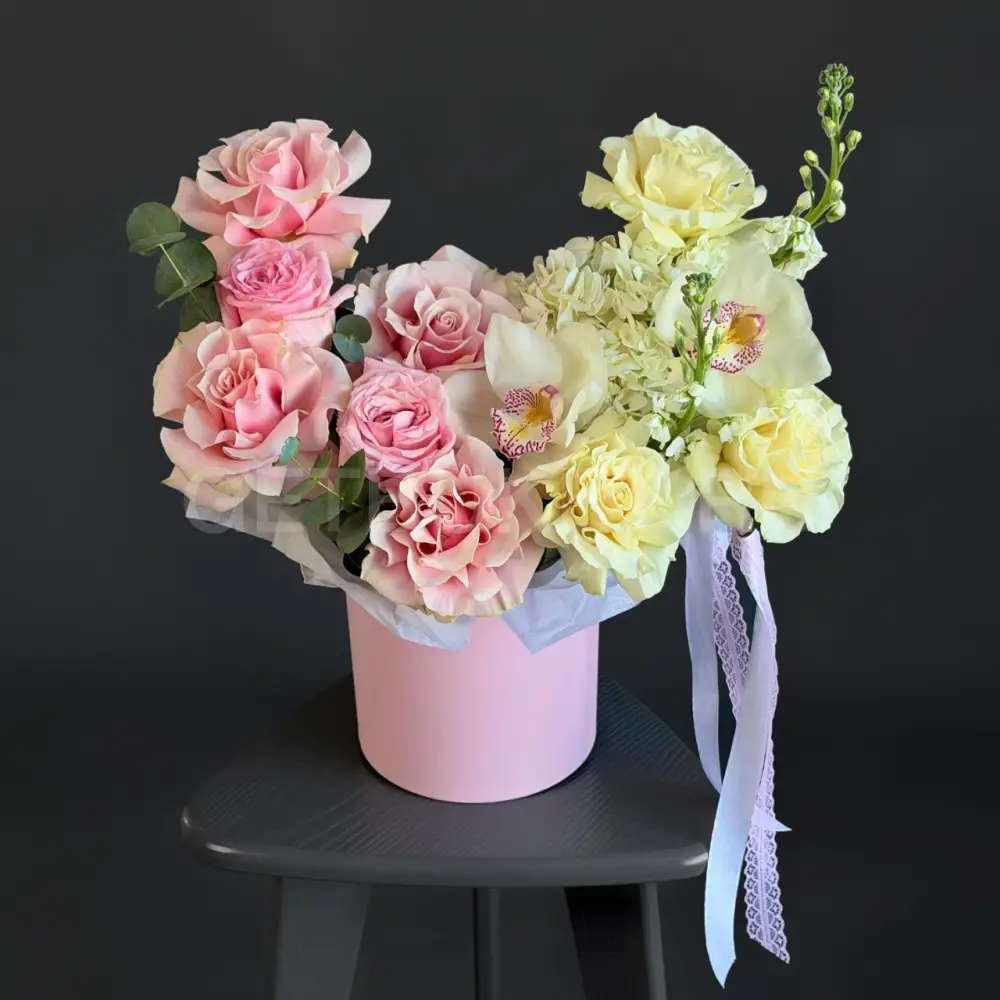 223448 Нежная композиция из роз, гортензии и орхидей